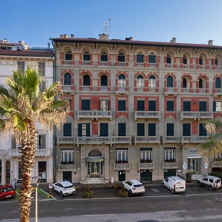 Hotel Residence Esplanade Viareggio Exterior photo