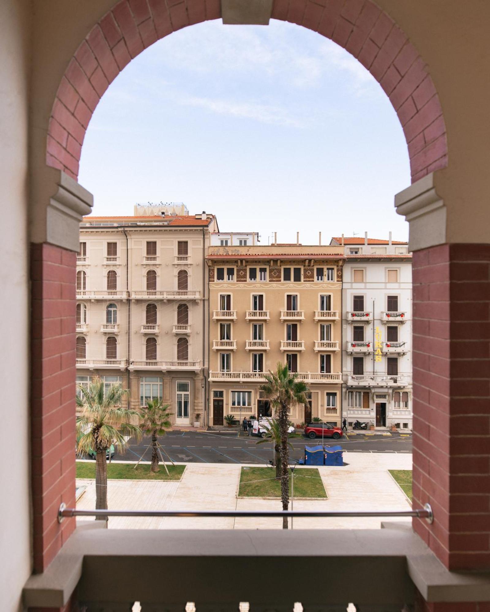 Hotel Residence Esplanade Viareggio Exterior photo